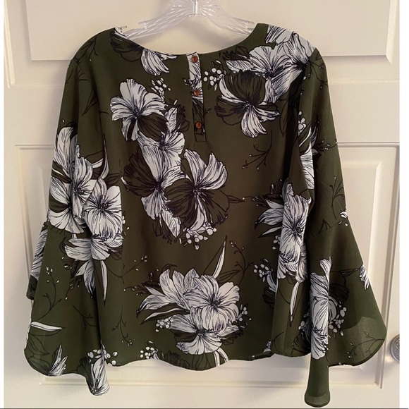 Isla Maude army green blouse w bell sleeves (NWOT) - Picture 7 of 8